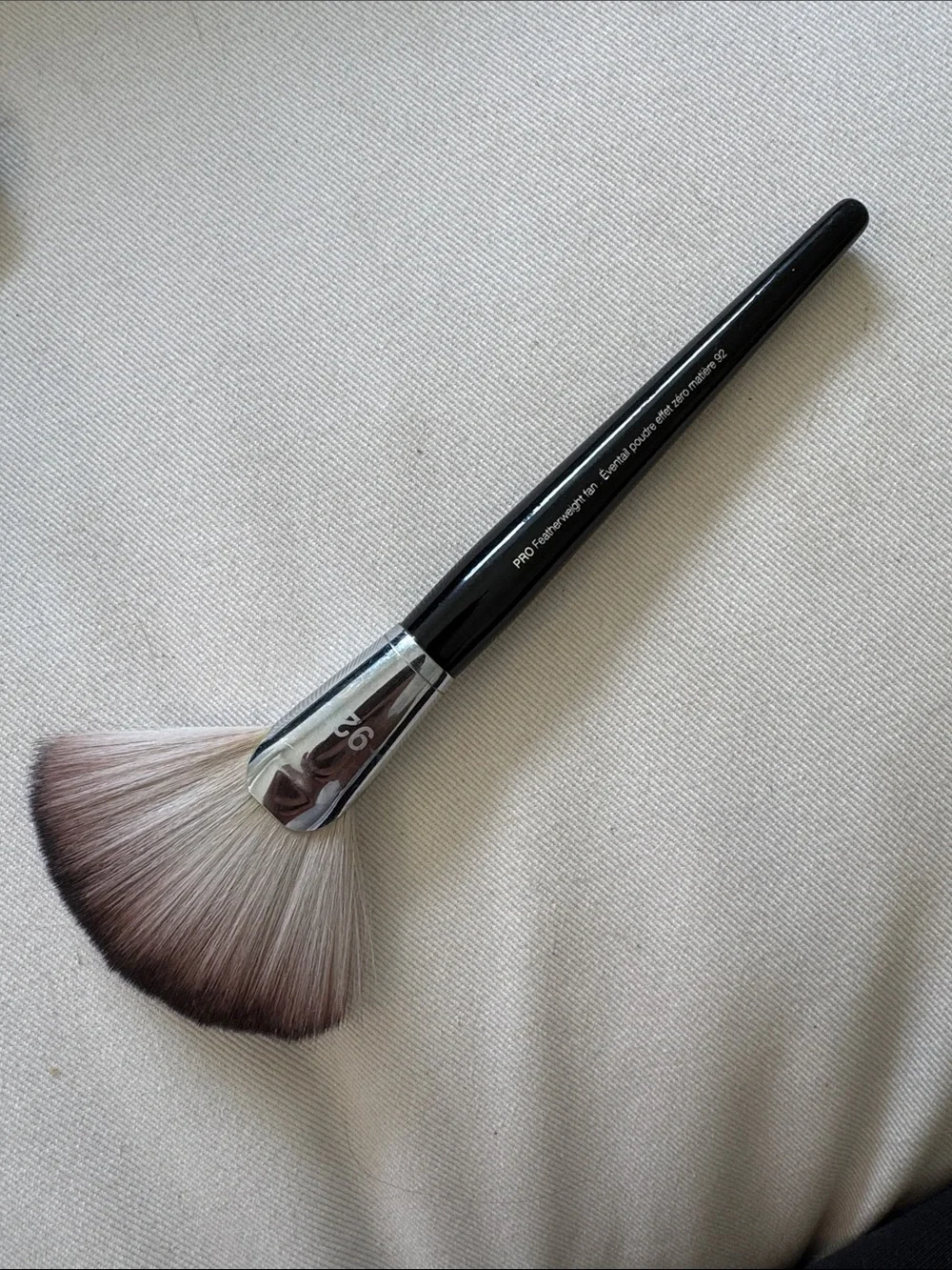 NWOT Sephora Collection Featherweight Fan Brush #92